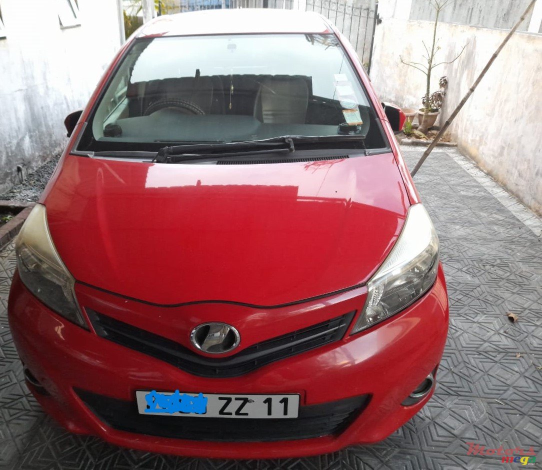 2011' Toyota Vitz photo #3
