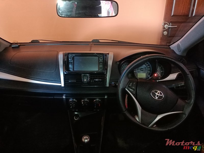 2016' Toyota Yaris photo #7
