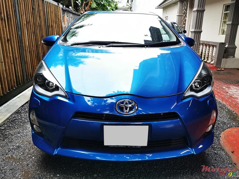 2013' Toyota Aqua photo #1