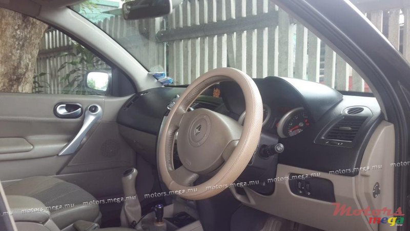 2005' Renault Megane photo #3