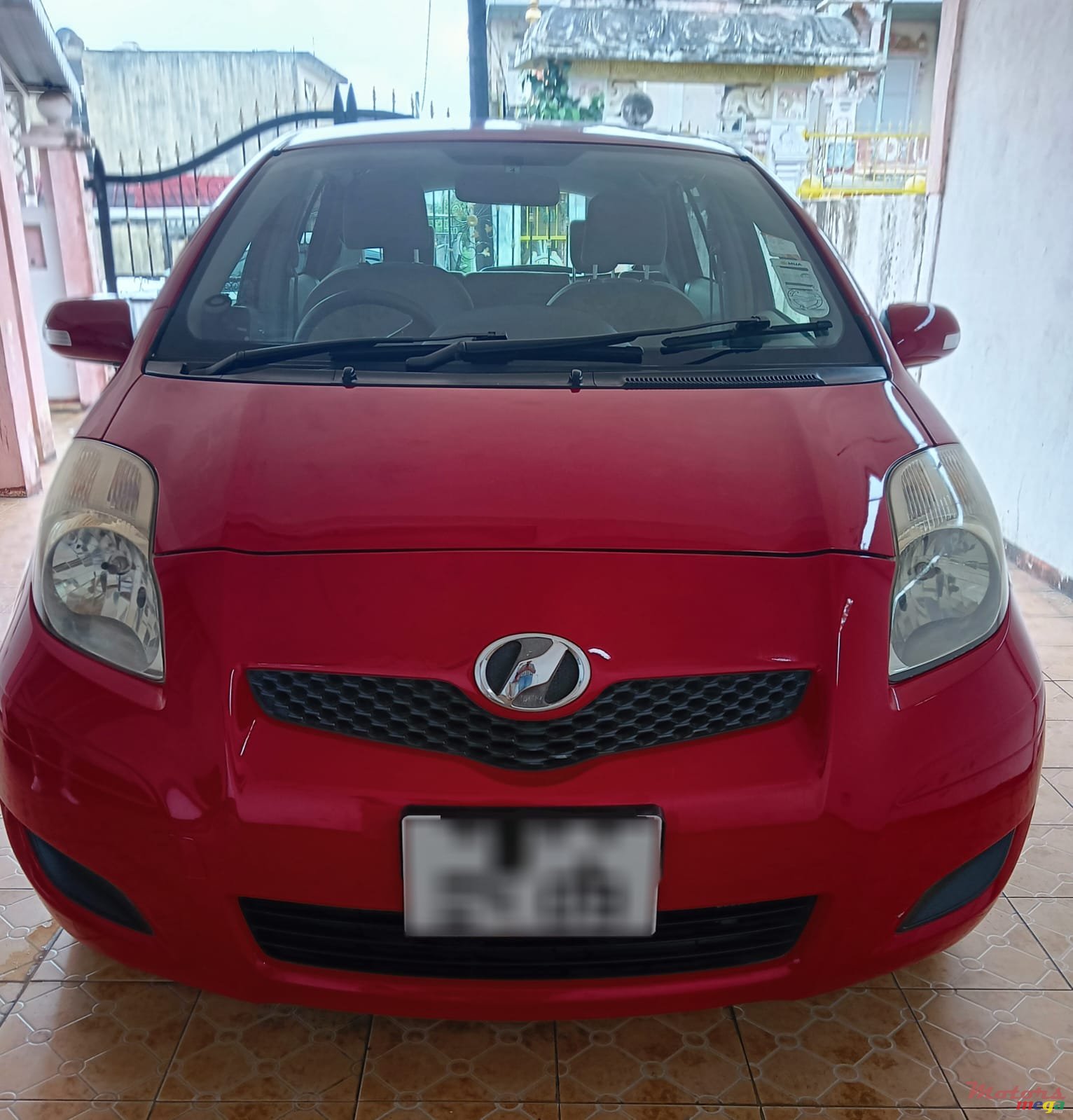 2009' Toyota Vitz photo #1