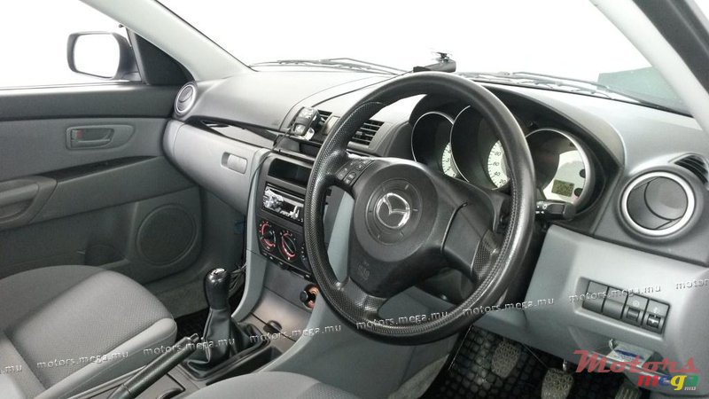 2007' Mazda 3 photo #3