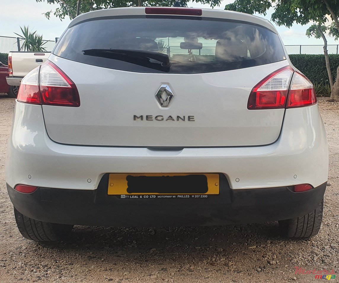 2012' Renault Megane photo #1