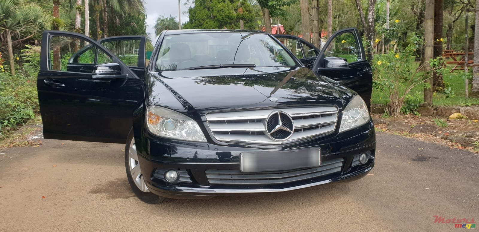 2010' Mercedes-Benz C 180 photo #2