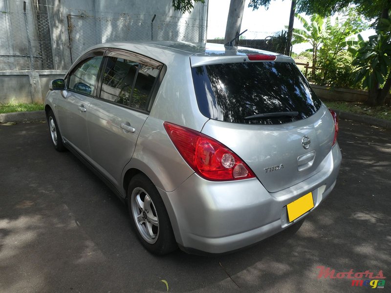 2005' Nissan Tiida photo #1