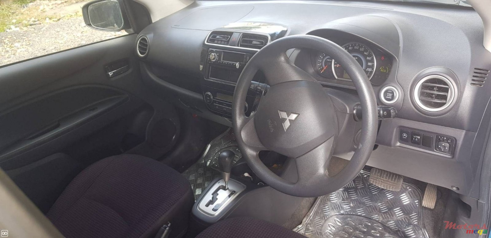 2013' Mitsubishi Mirage photo #4