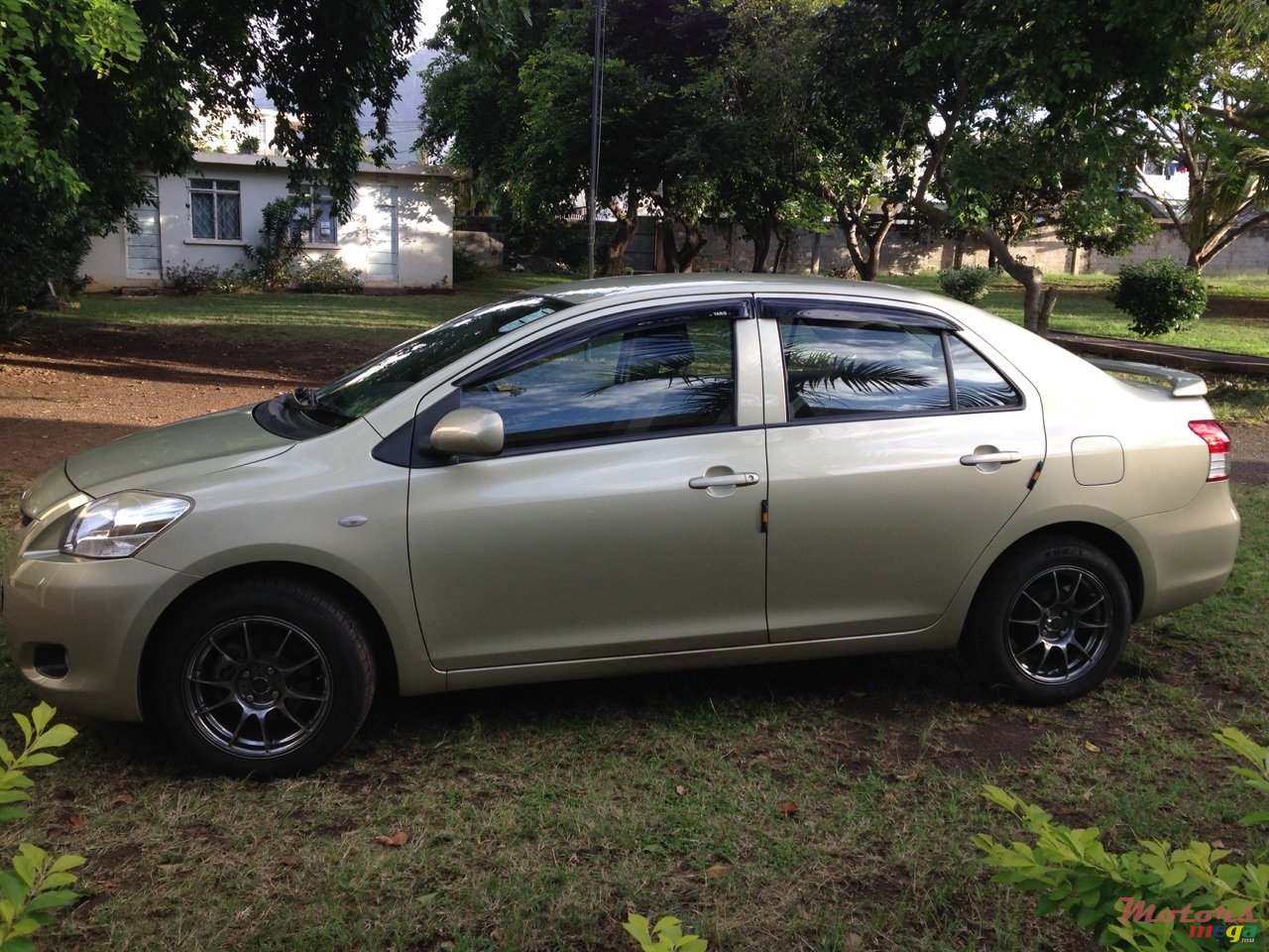 2008' Toyota Yaris photo #1