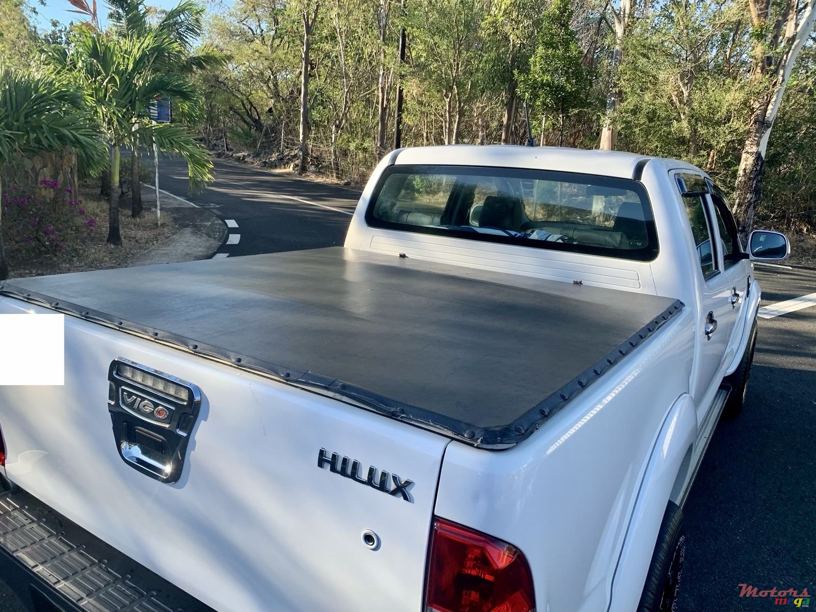 2013' Toyota Hilux 4x4 2.5 T photo #3