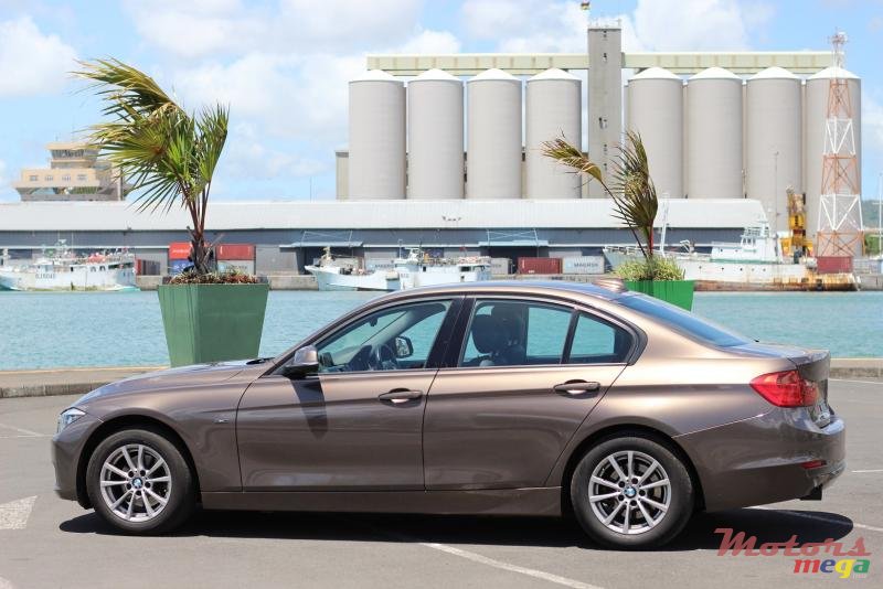 2013' BMW 3 Series photo #3