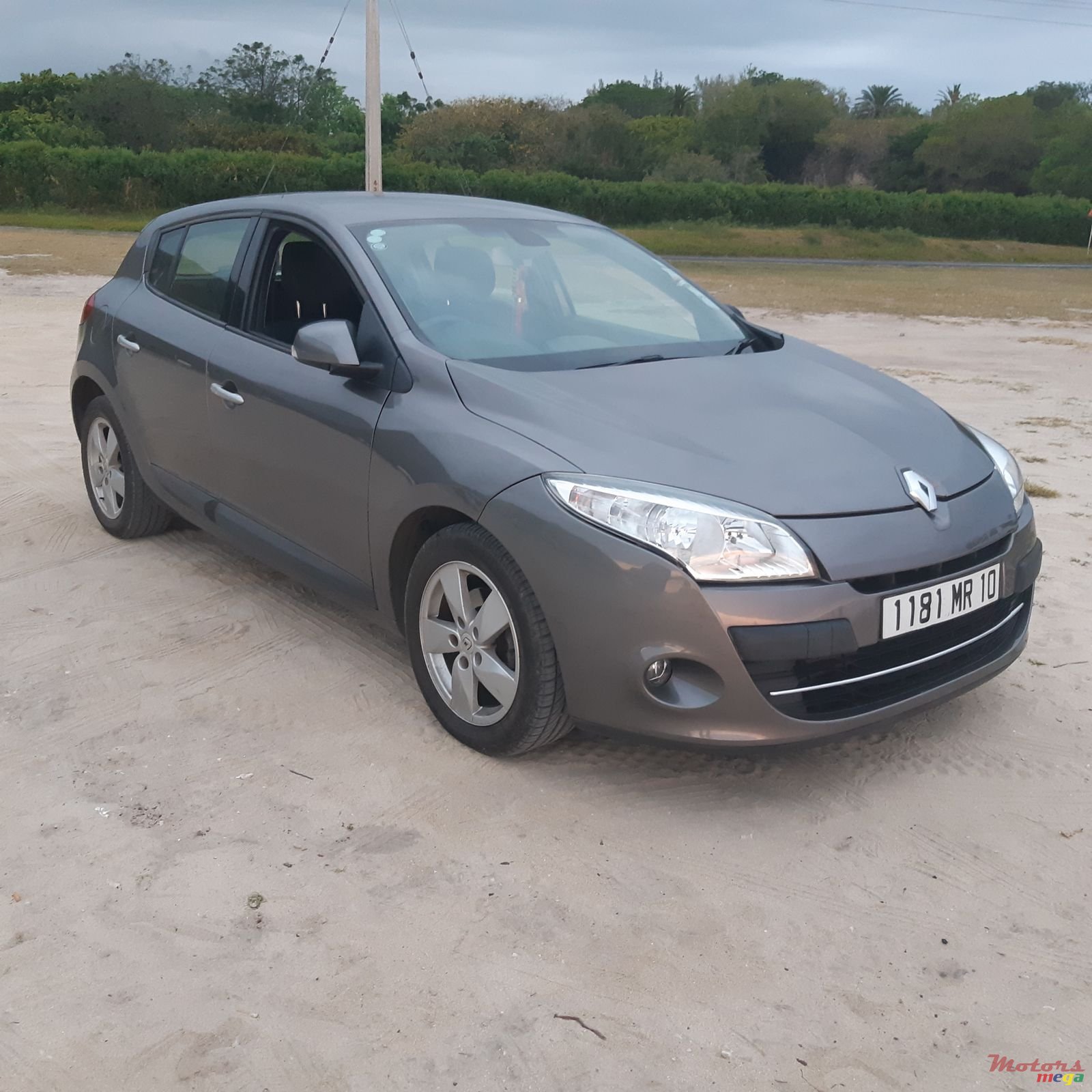 2010' Renault Megane photo #6