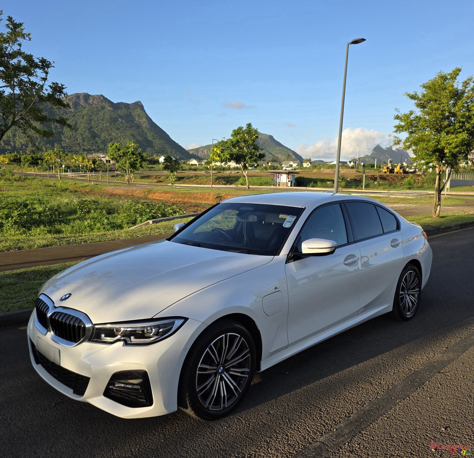 2019' BMW 330 E photo #1