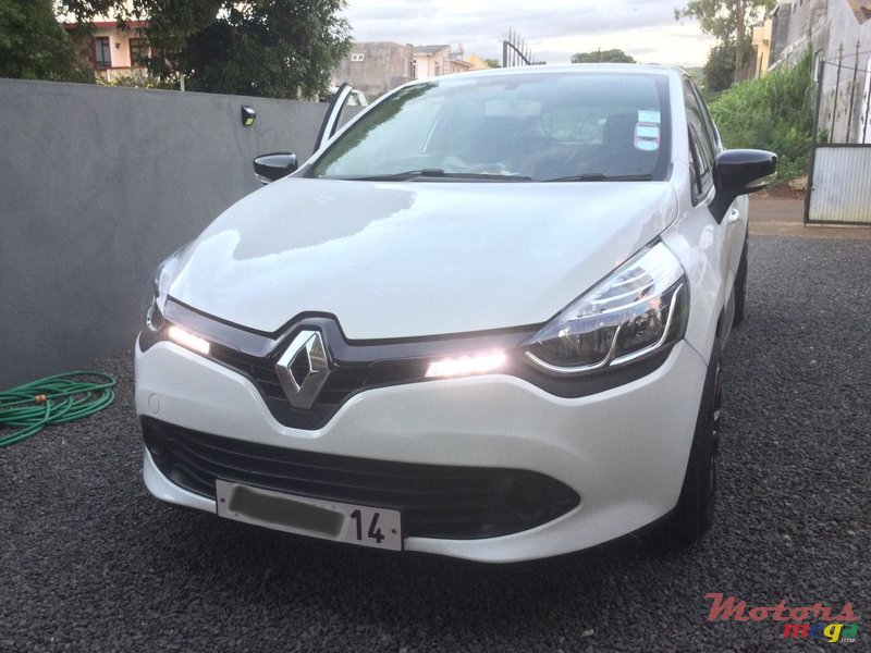 2014' Renault Clio photo #1
