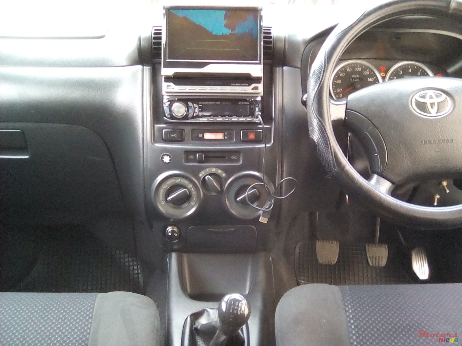 2011' Toyota Avanza Avanza 2011 photo #2