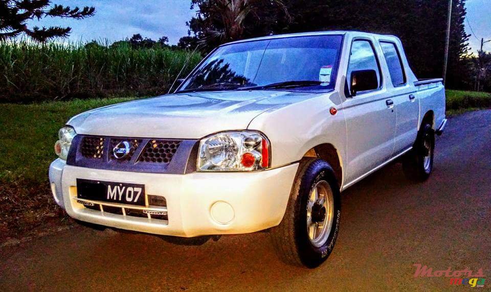 2007' Nissan Navara Japan photo #2