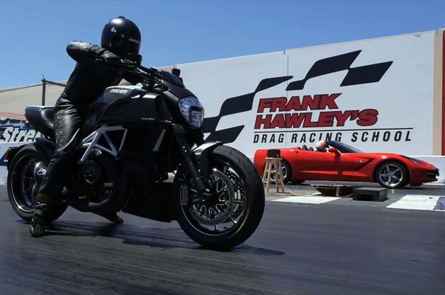 Ducati Diavel Lines Up Against Corvette Stingray on the Drag Strip