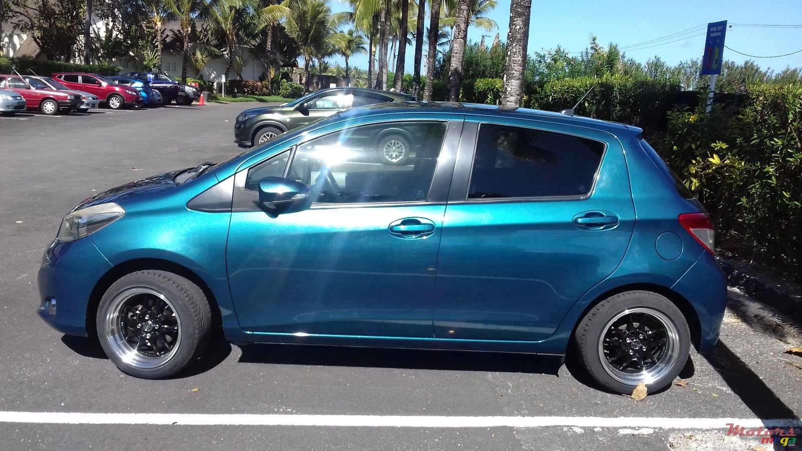 2011' Toyota Vitz photo #1