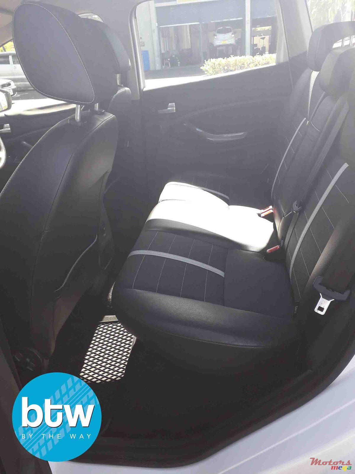 2011' Ford Kuga photo #5