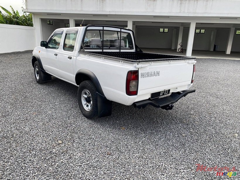 2003' Nissan Hardbody 4X4 photo #2