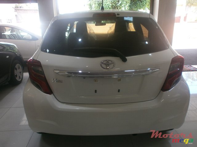 2016' Toyota Vitz photo #7