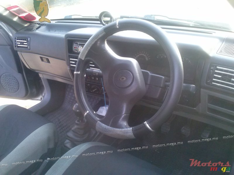 1995' Renault 19 photo #2