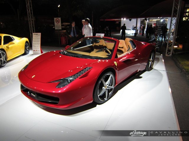Ferrari 458 Spider goes topless in Italy