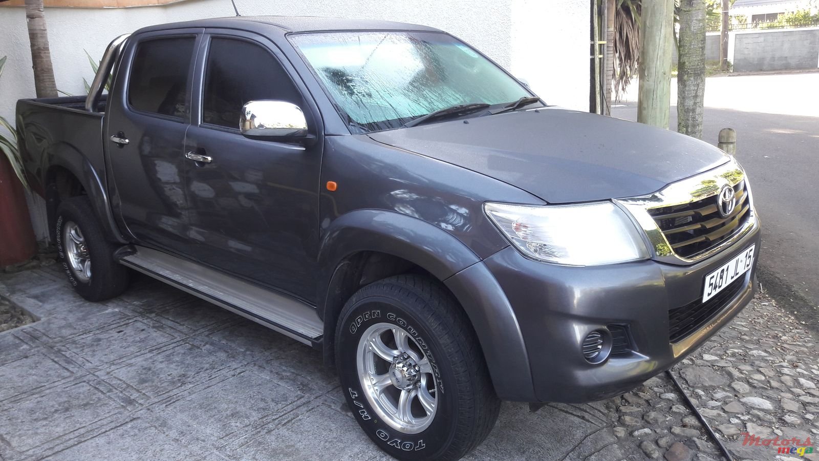 2015' Toyota Hilux 4x2 photo #1