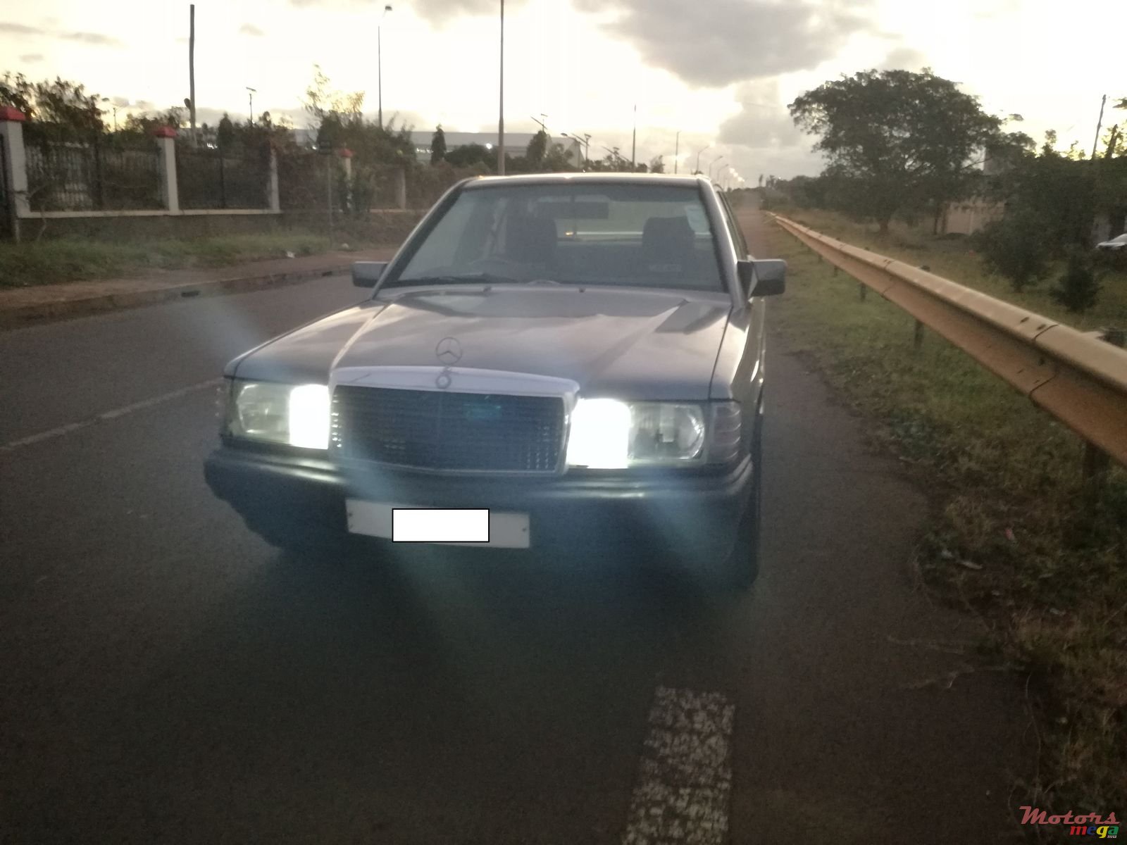 1992' Mercedes-Benz 190E Carburator + No AC photo #3