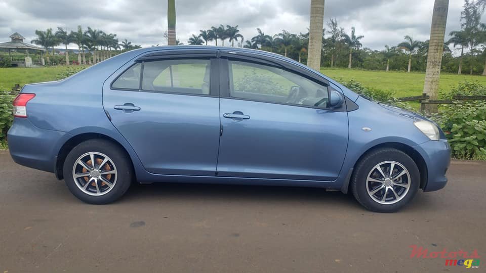 2007' Toyota Belta photo #3