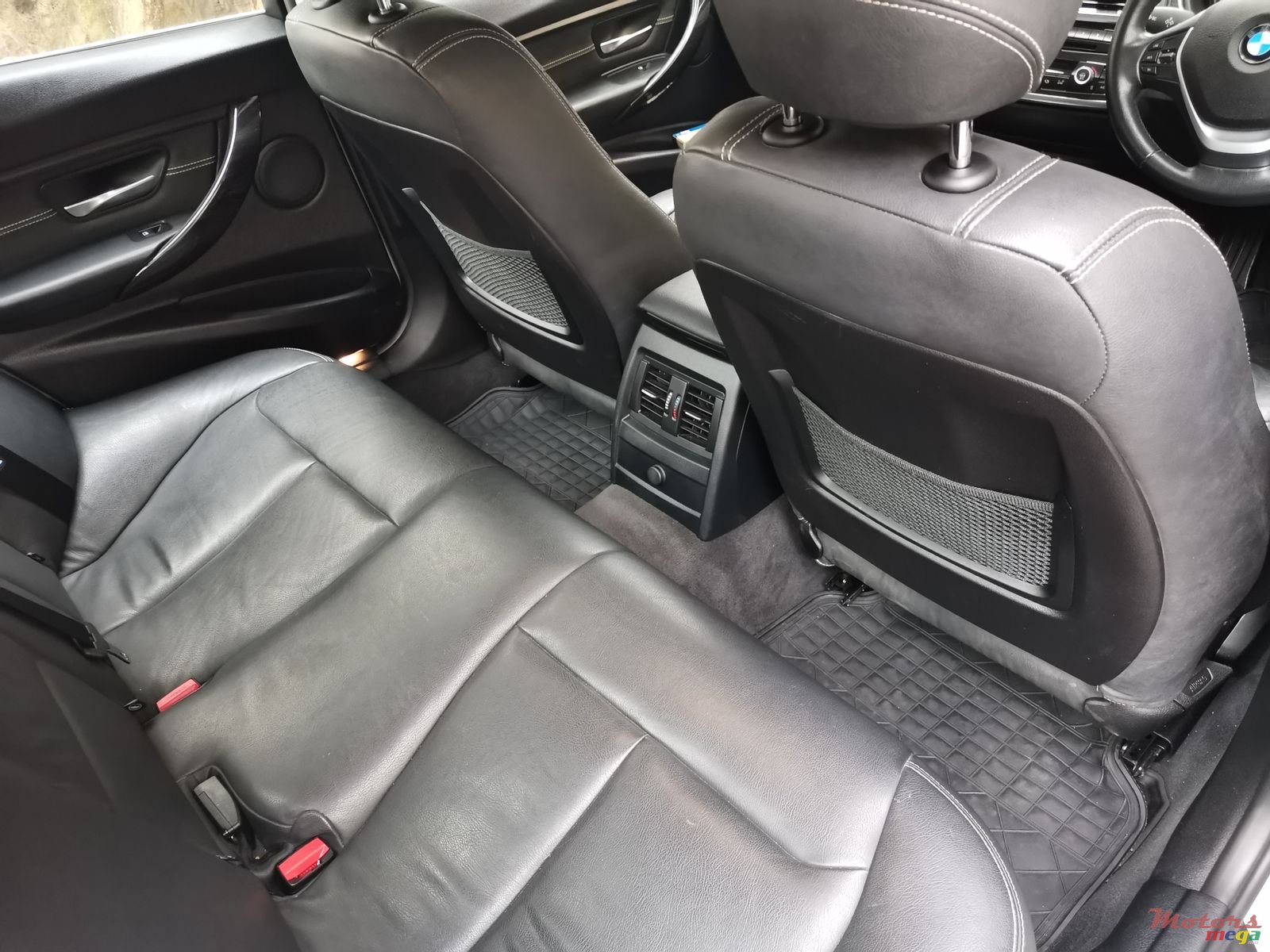 2015' BMW 3 Series photo #5