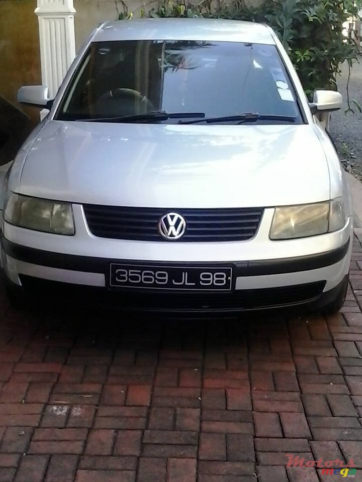 1998' Volkswagen Passat photo #1