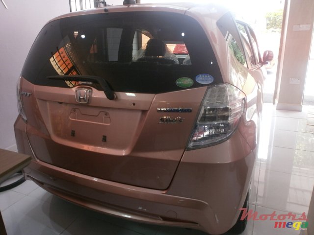 2013' Honda Fit Aria she's hybrid photo #2