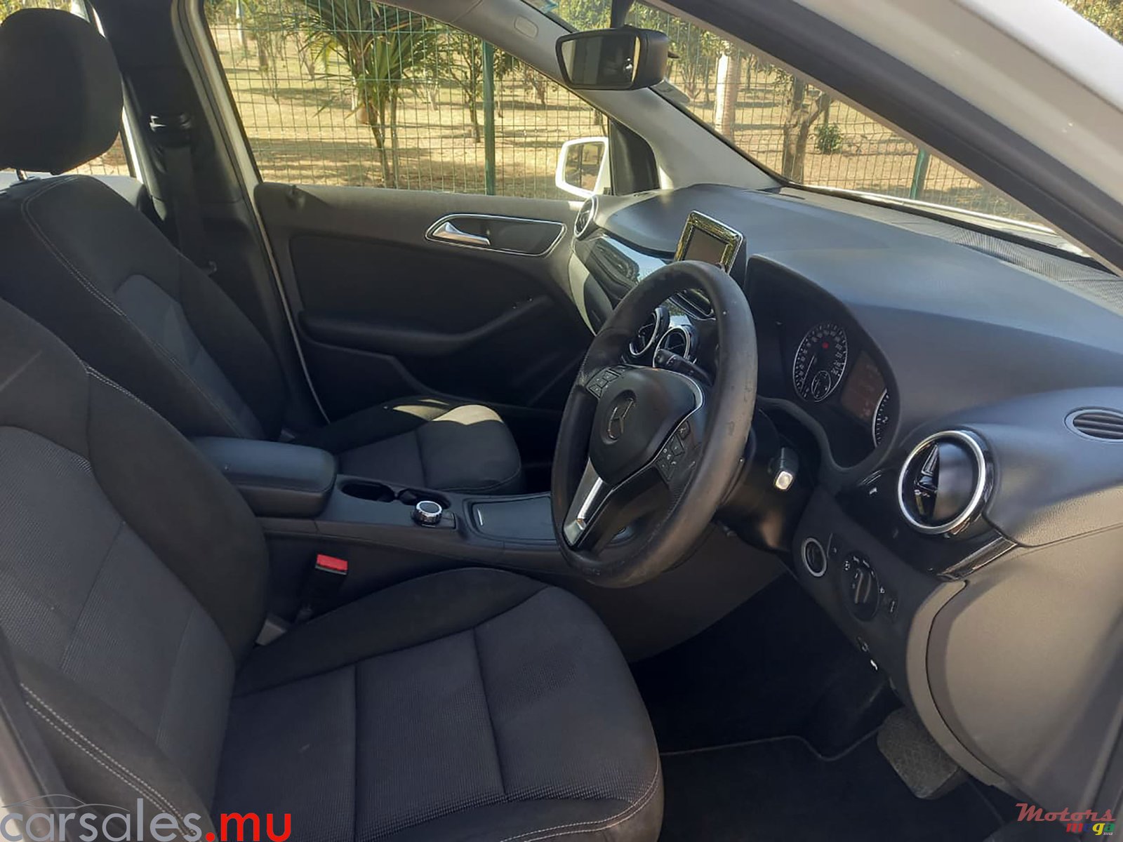 2013' Mercedes-Benz B 180 1.6 photo #5