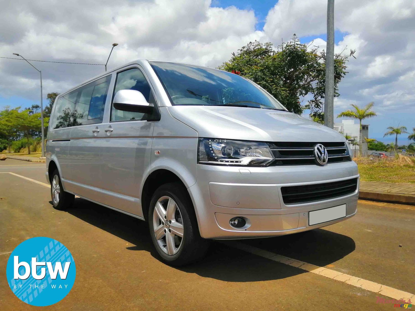 2015' Volkswagen Caravelle photo #1
