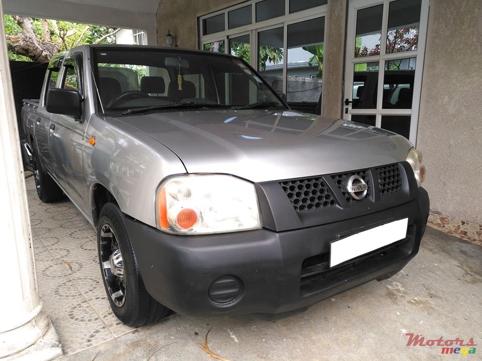 2008' Nissan Navara photo #2