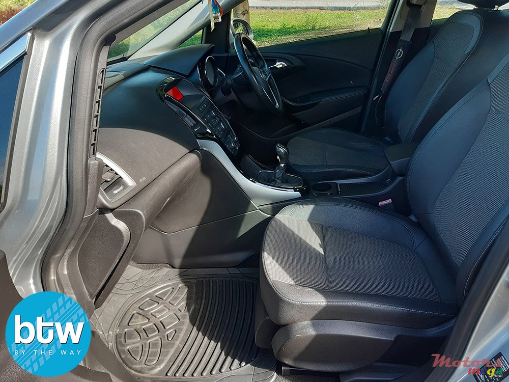 2016' Opel Astra photo #5