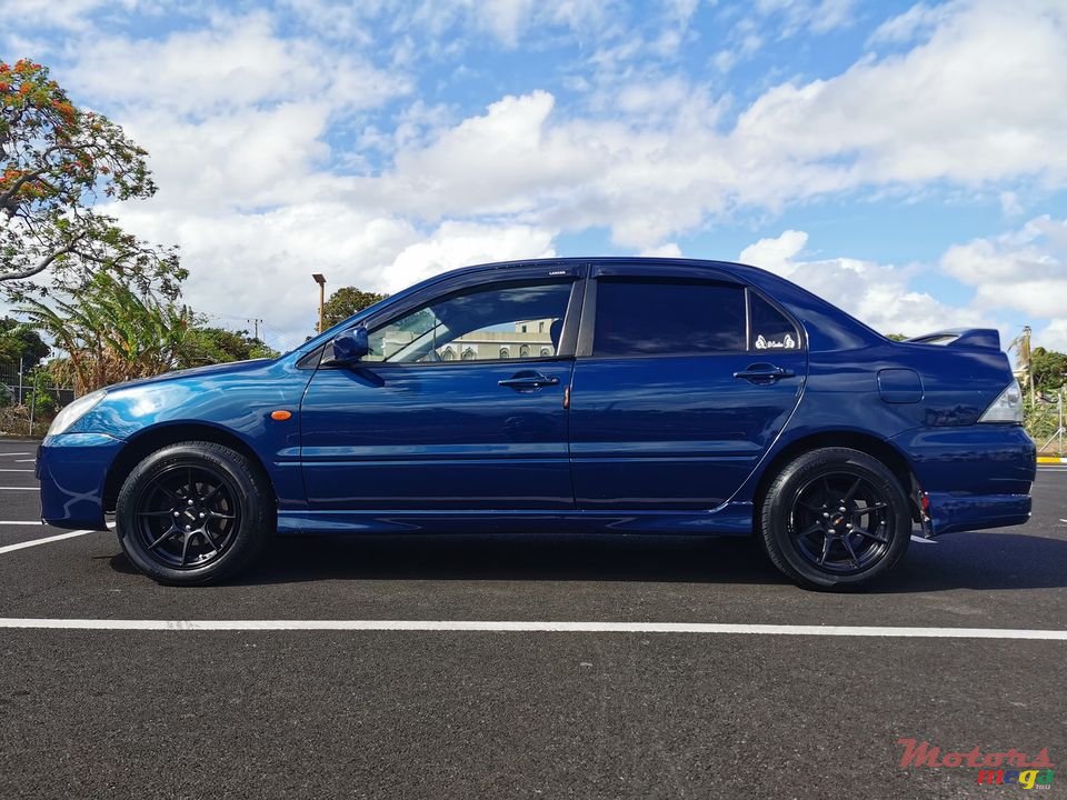 2004' Mitsubishi Lancer GLX photo #4