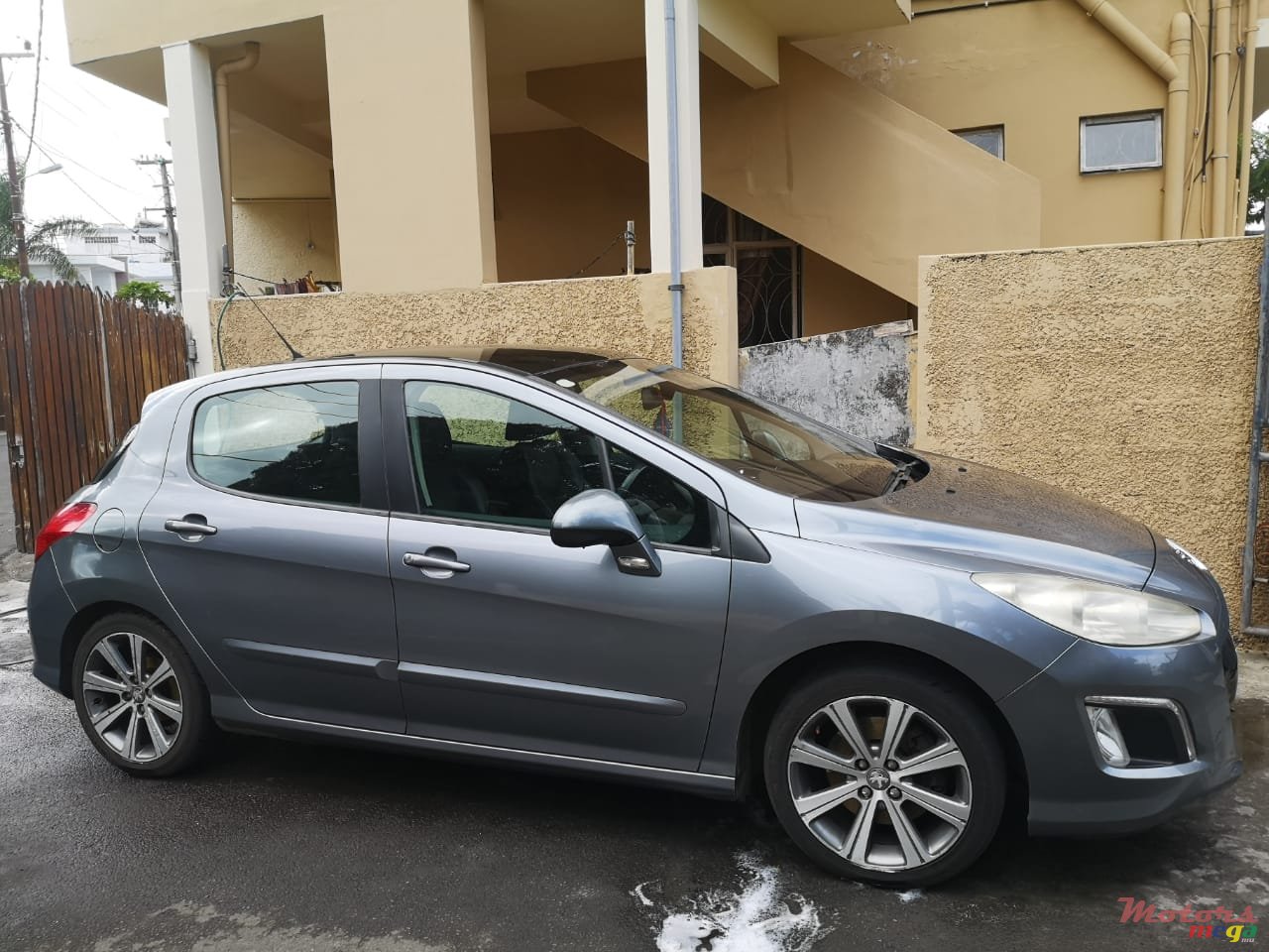 2012' Peugeot 308 photo #3