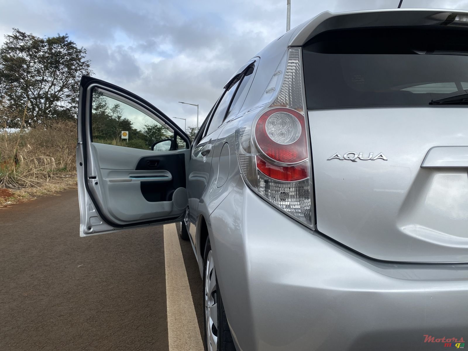 2013' Toyota Aqua photo #3