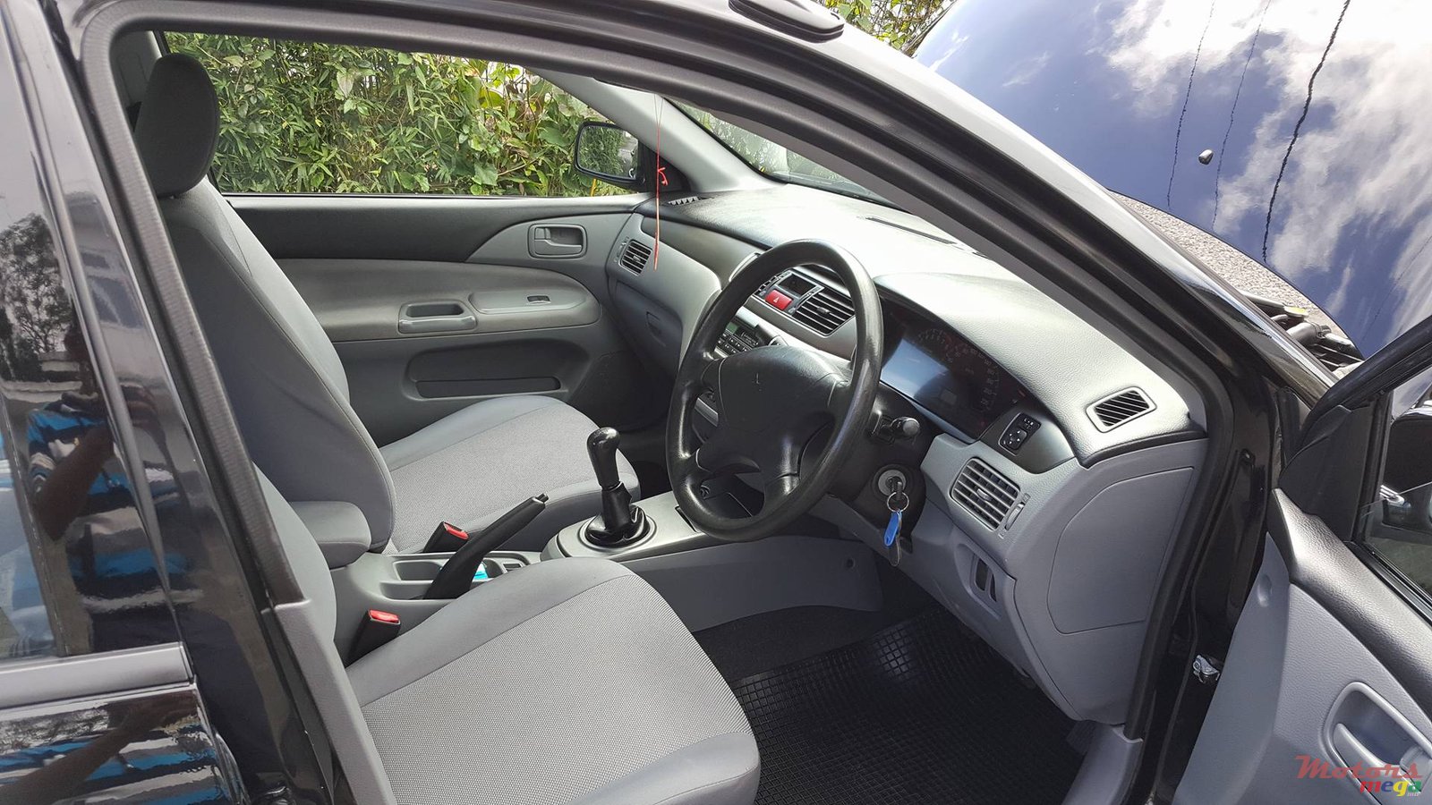 2010' Mitsubishi Lancer photo #4