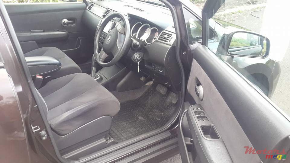 2012' Nissan Tiida Hatchback photo #4