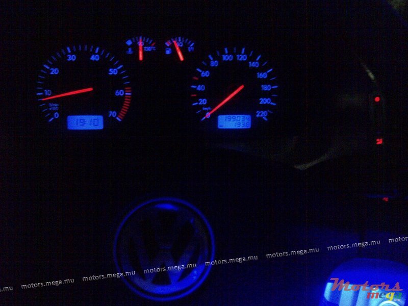 2002' Volkswagen Golf Bora photo #5