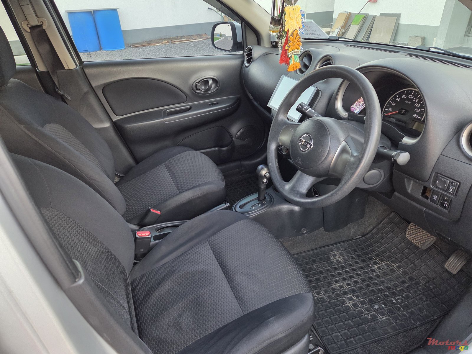 2012' Nissan photo #3