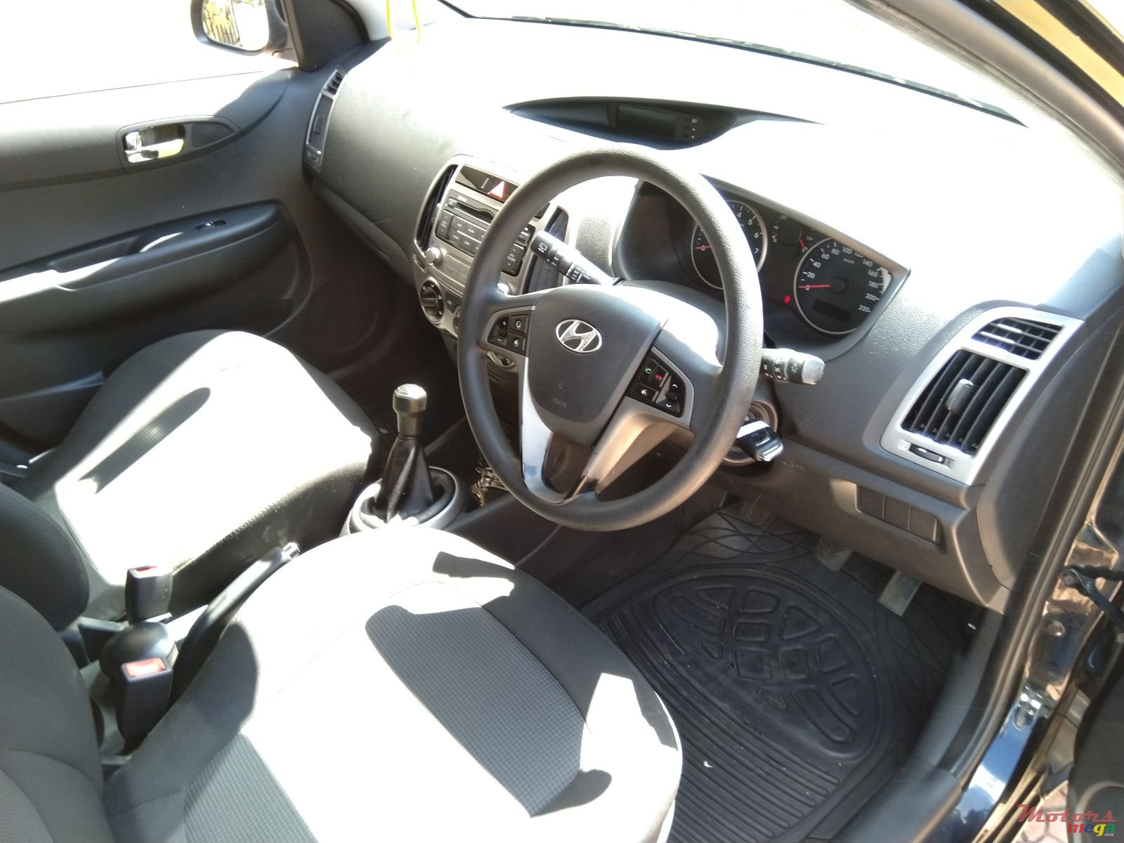 2013' Hyundai i20 photo #3