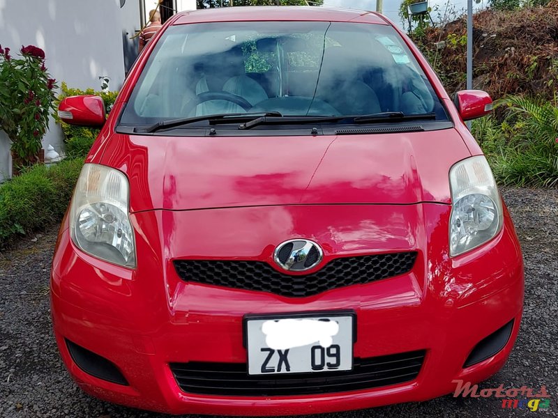 2009' Toyota Vitz photo #2