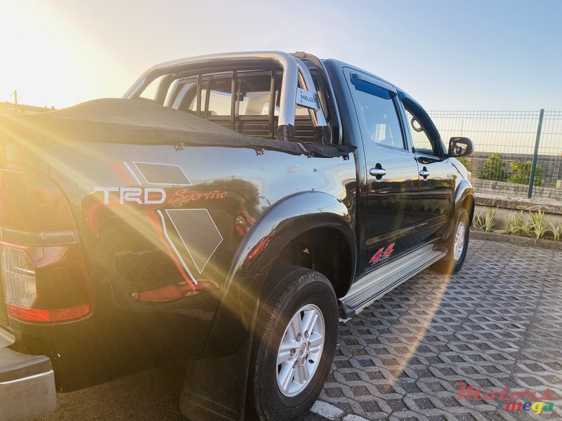 2014' Toyota Hilux Raider photo #2