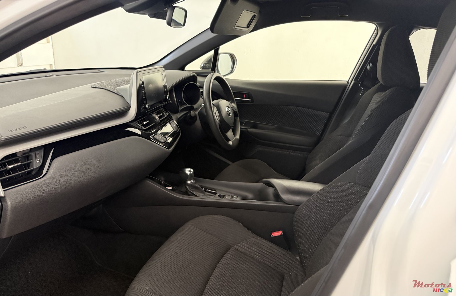 2018' Toyota C-HR photo #3