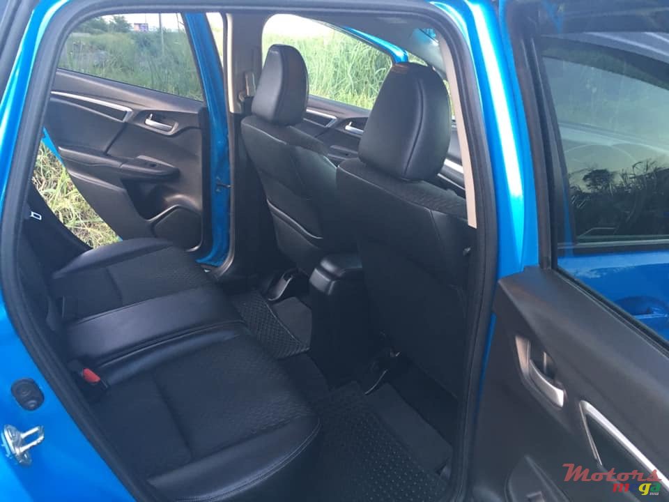 2014' Honda Fit Hybrid photo #4