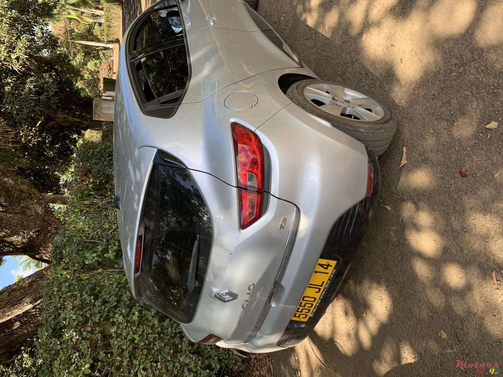 2014' Renault Clio photo #2