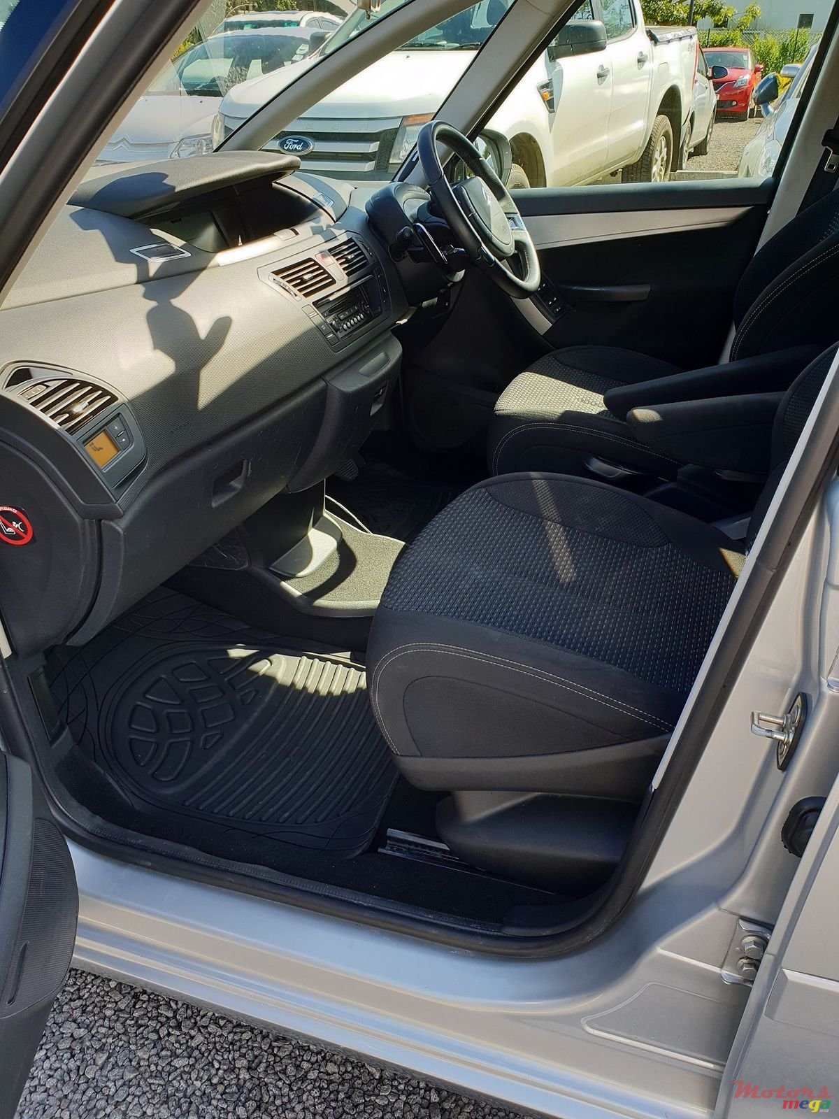 2012' Citroen C4 Picasso photo #7