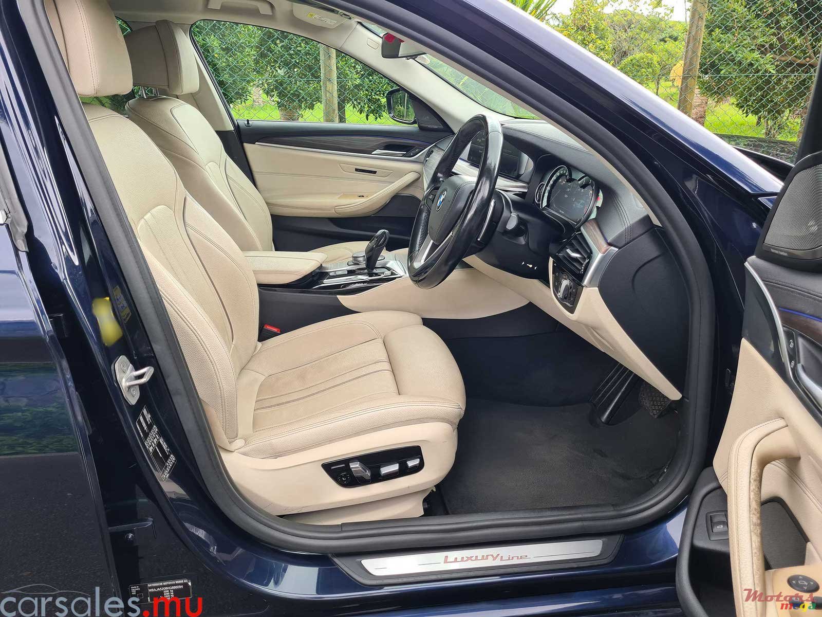 2017' BMW 530 i Luxury Line photo #4